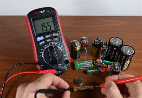 Test Batterien Mit einem Multitester